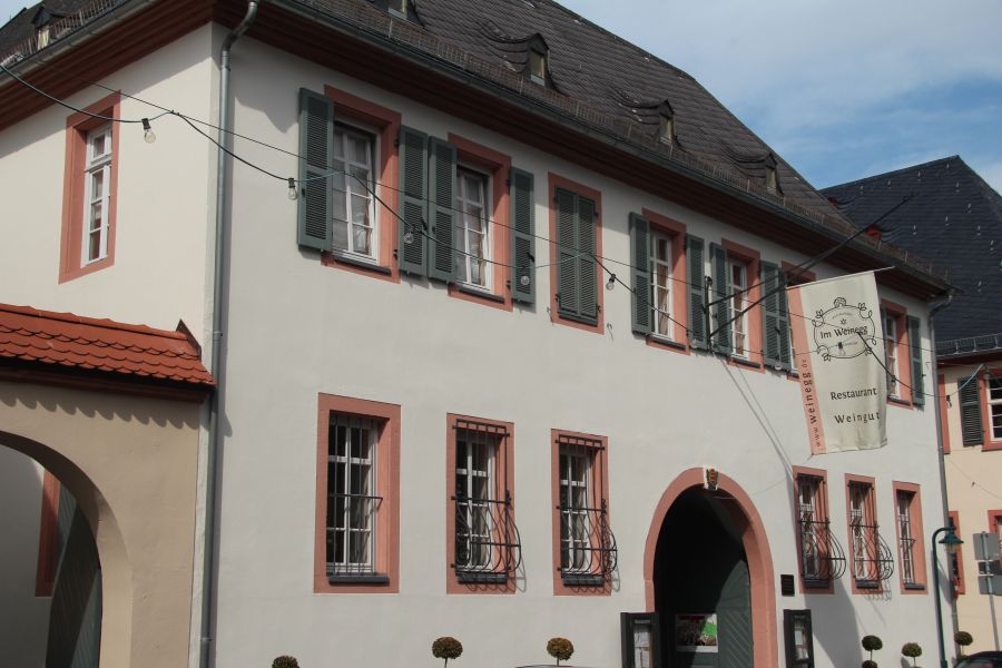 Weingut Abel Bauer Weinfässer
