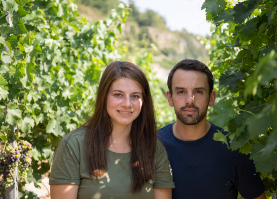Weingut Axel Bauer zwei lachende Winzer
