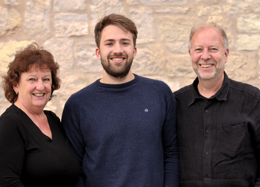 Weingut Axel Bauer zwei lachende Winzer